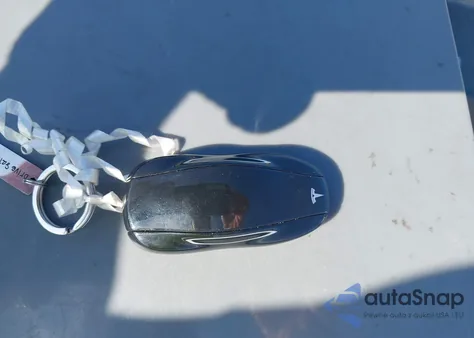 2013 Tesla Model S z USA, uszkodzony, nr VIN 5YJSA1DN9DFP25296